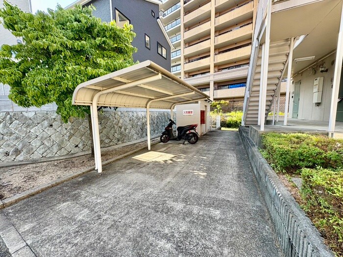 物件外観写真5　(駐輪場)