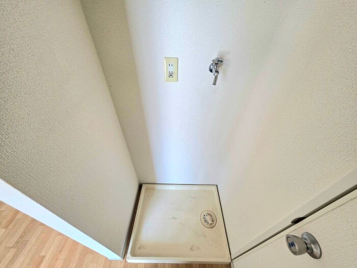 物件内観写真11　(洗濯機置場)