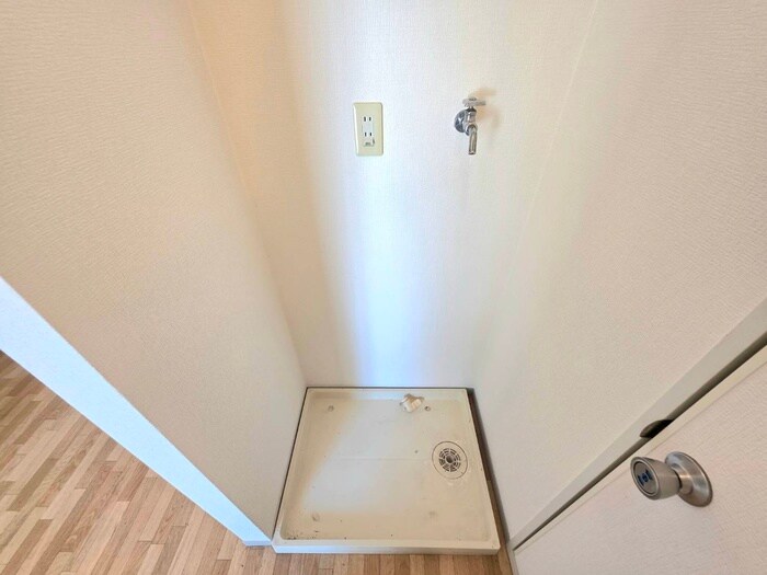 物件内観写真12　(洗濯機置場)