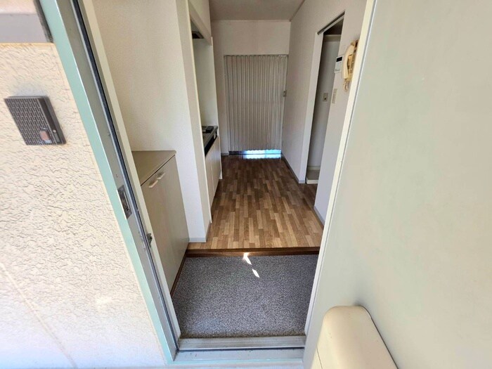 物件内観写真13　(玄関)