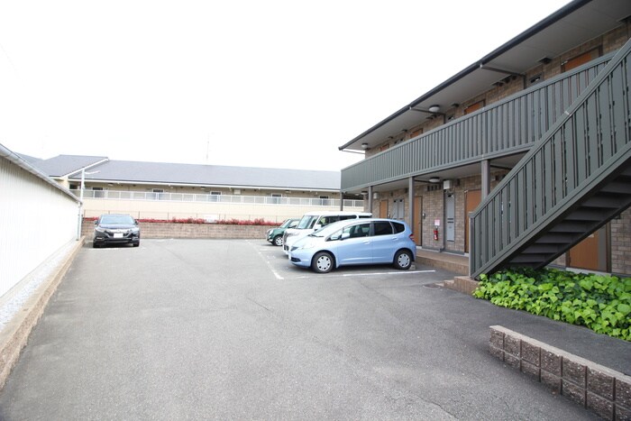 物件外観写真5　(駐車場)