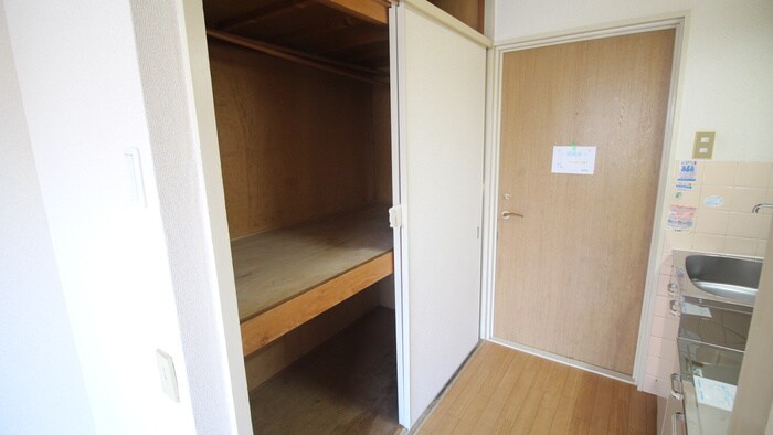 物件内観写真12　(収納)