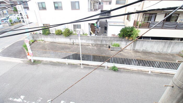 物件内観写真16　(室内からの展望)