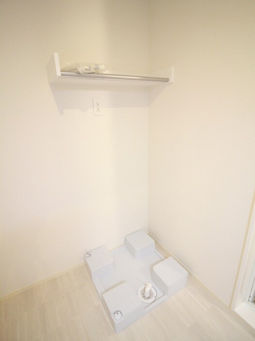 物件内観写真12　(洗濯機置場)