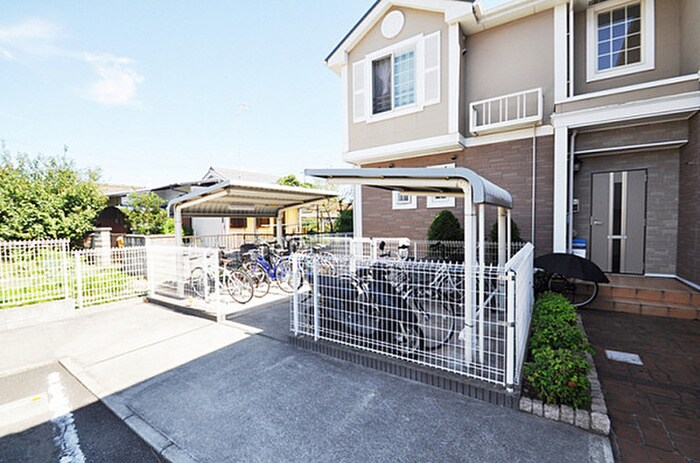 物件外観写真6　(駐車場)