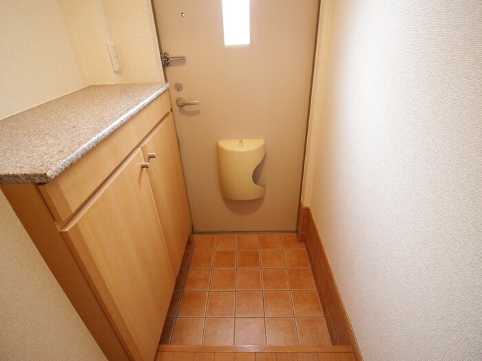 物件内観写真13　(玄関)