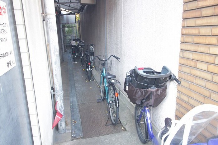 物件外観写真3　(駐輪場)
