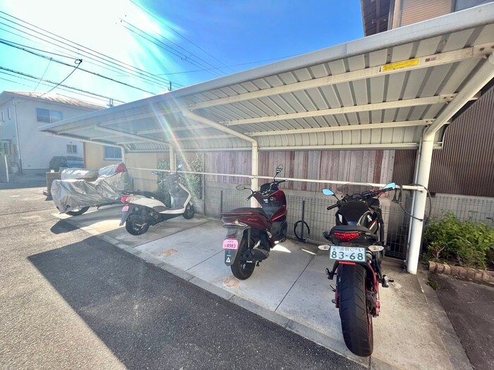 物件外観写真4　(駐輪場)
