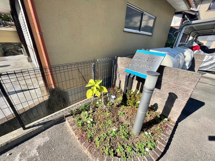 物件外観写真6　(エントランス部分)