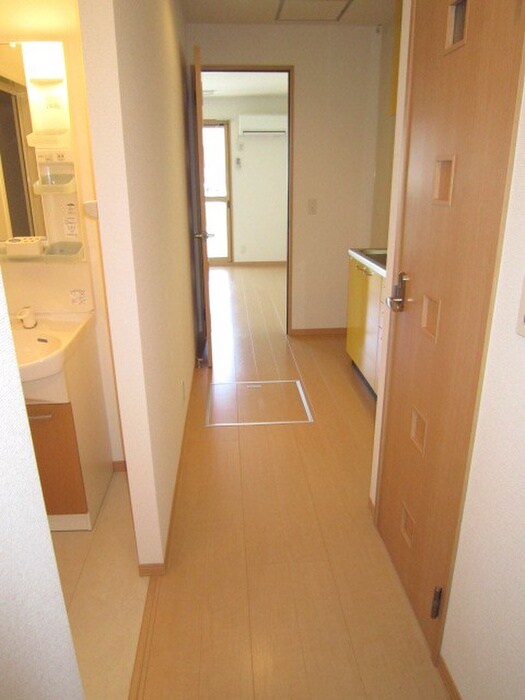 物件内観写真15　(廊下)