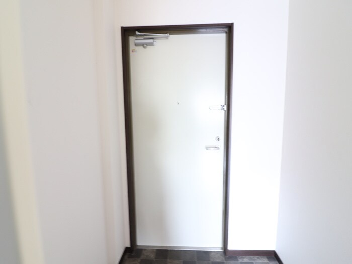 物件内観写真12　(玄関)