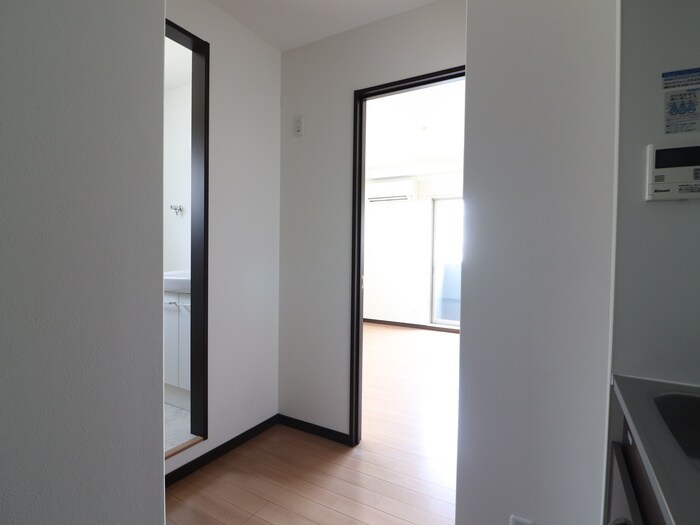 物件内観写真16　(廊下)