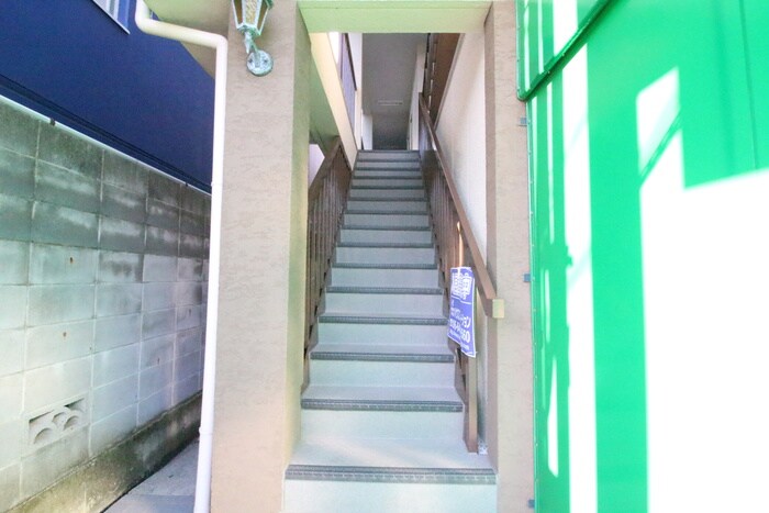 物件外観写真2　(エントランス部分)