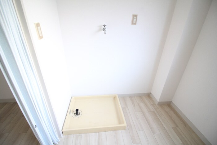 物件内観写真18　(洗濯機置場)