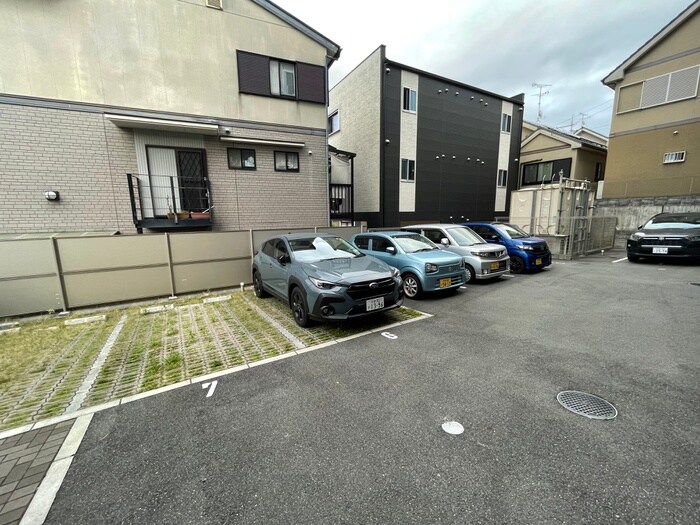 物件外観写真6　(駐車場)