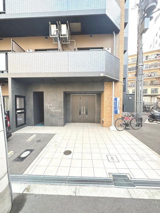 物件外観写真2　(エントランス部分)