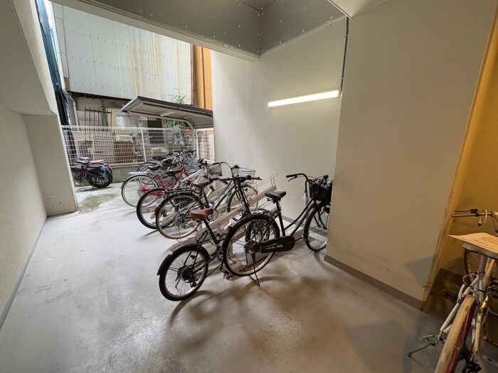 物件外観写真3　(駐輪場)