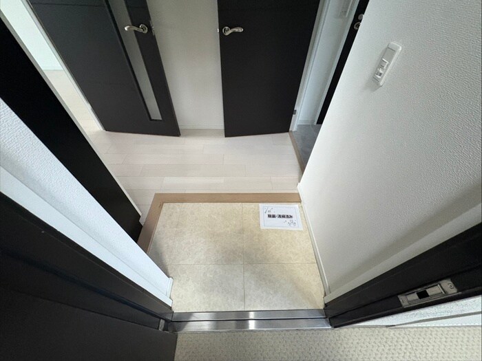 物件内観写真18　(玄関)