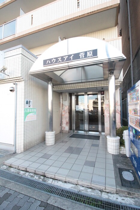 物件外観写真3　(エントランス部分)