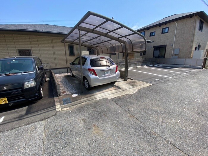 物件外観写真3　(駐車場)