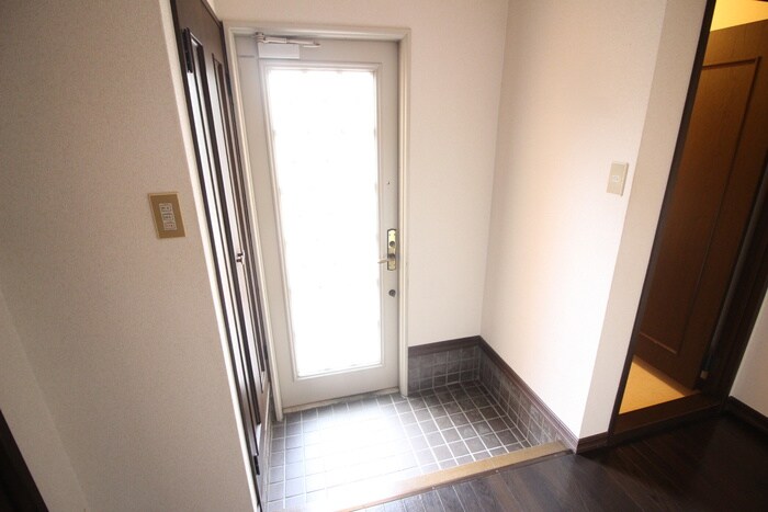 物件内観写真15　(玄関)