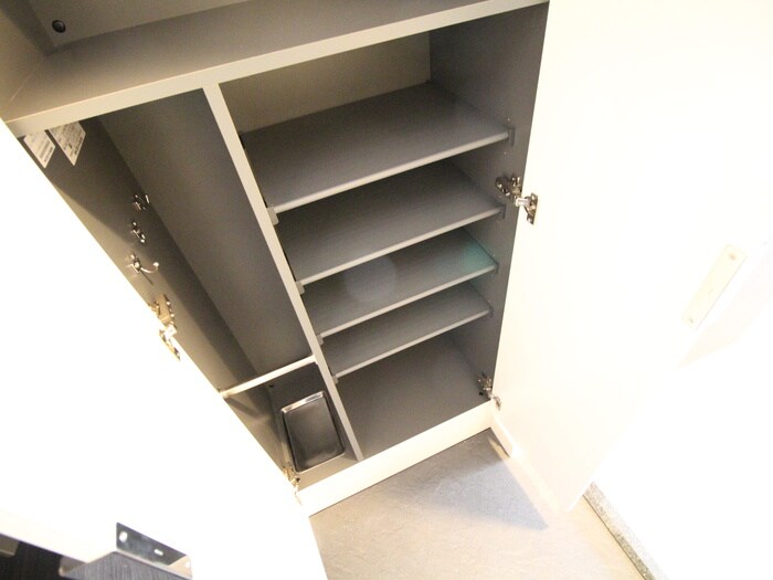 物件内観写真15　(靴箱)