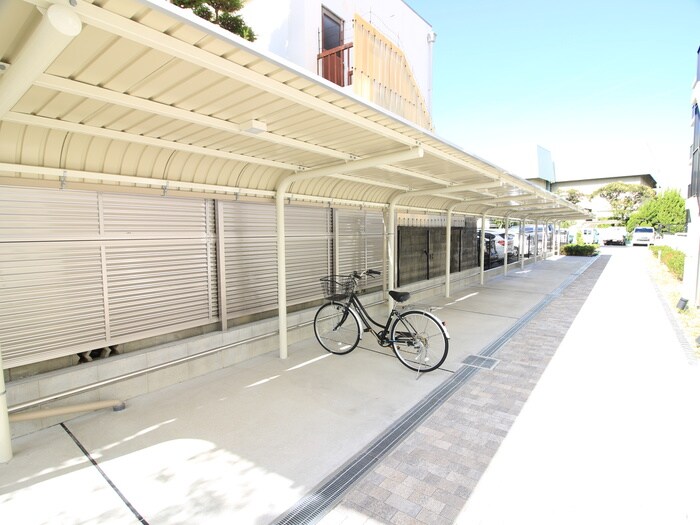 物件外観写真5　(駐輪場)