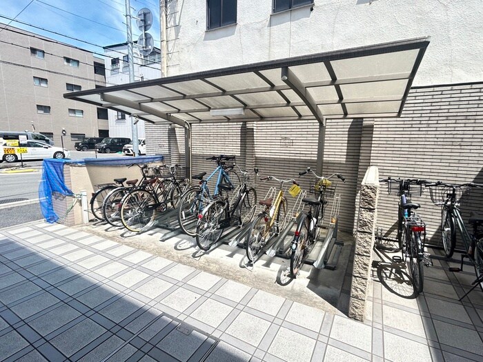 物件外観写真3　(駐輪場)