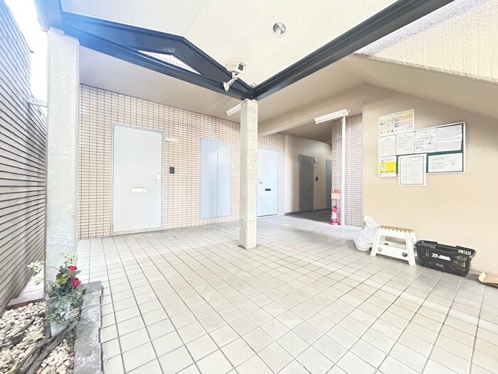 物件外観写真5　(エントランス部分)