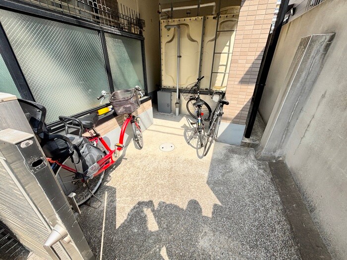 物件外観写真2　(駐輪場)