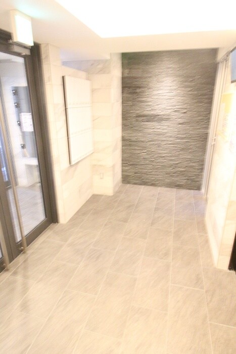 物件外観写真5　(エントランス部分)