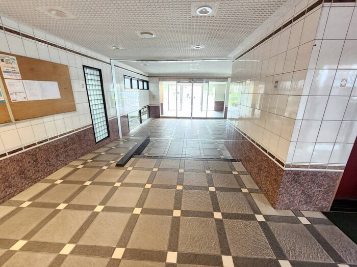 物件外観写真4　(エントランス部分)