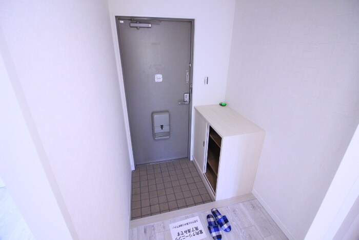 物件内観写真8　(玄関)