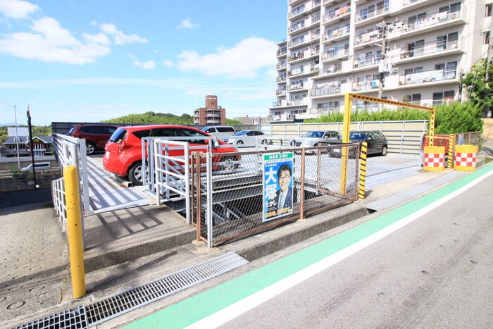 物件外観写真3　(駐車場)