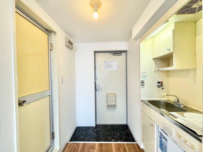 物件内観写真18　(玄関)