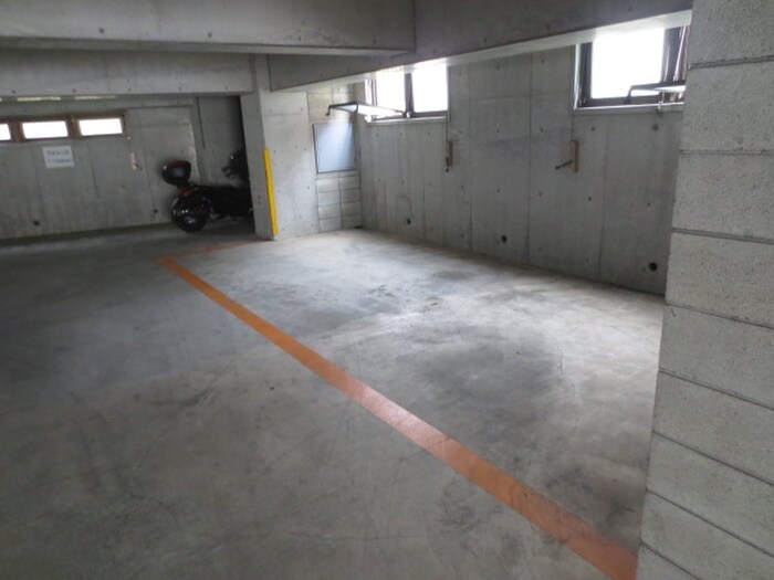 物件外観写真4　(駐車場)