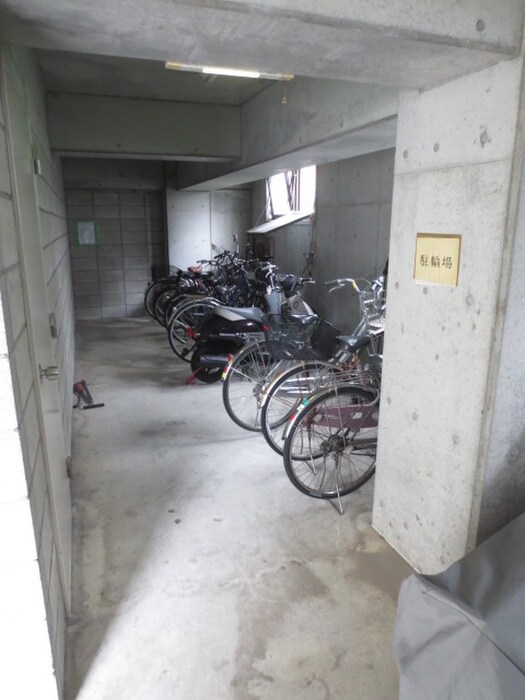 物件外観写真5　(駐輪場)