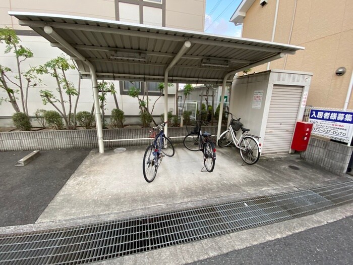 物件外観写真4　(駐輪場)