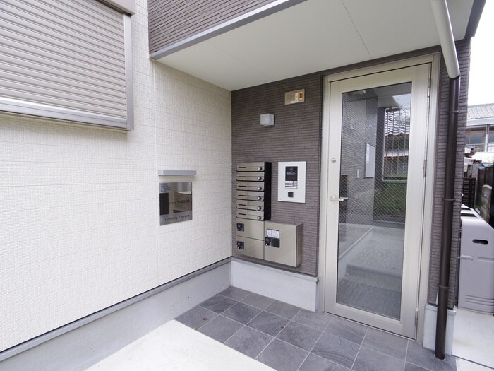 物件外観写真3　(エントランス部分)