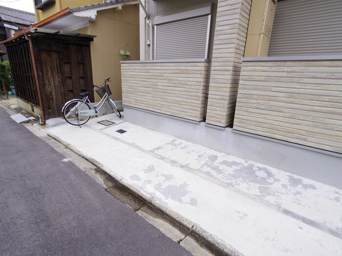 物件外観写真4　(駐輪場)