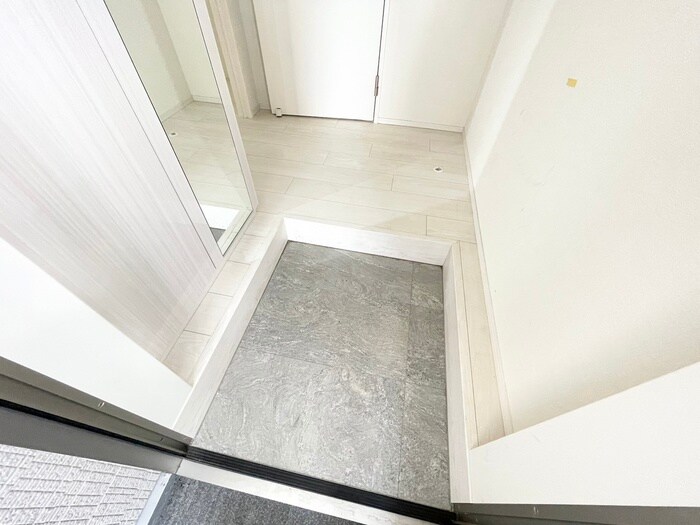物件内観写真18　(玄関)