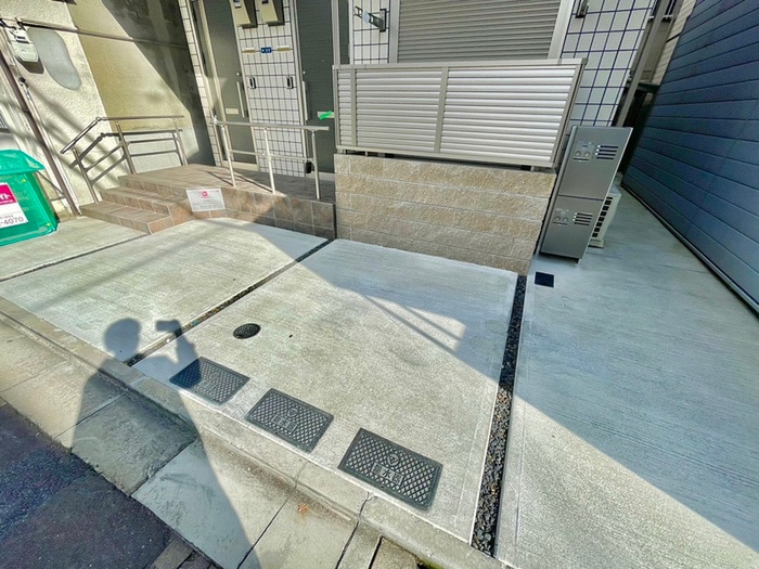 物件外観写真5　(駐車場)