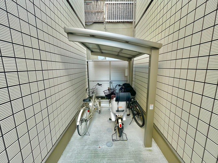 物件外観写真6　(駐輪場)