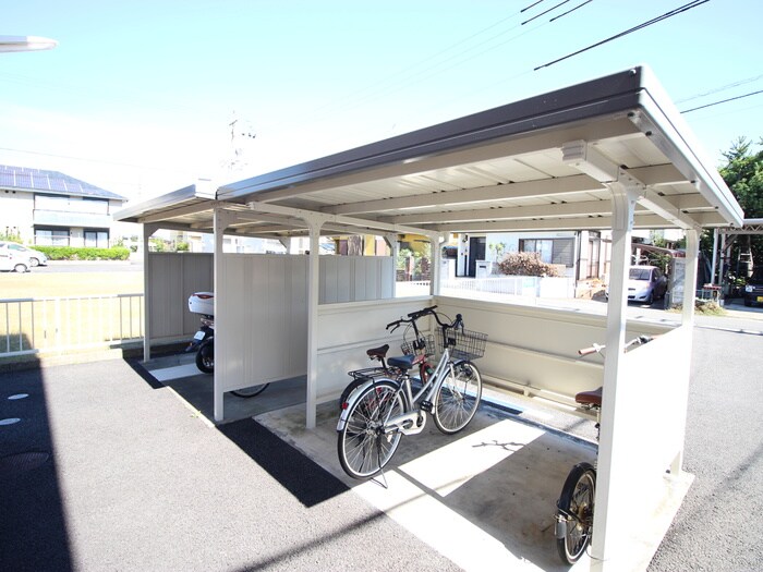 物件外観写真3　(駐輪場)