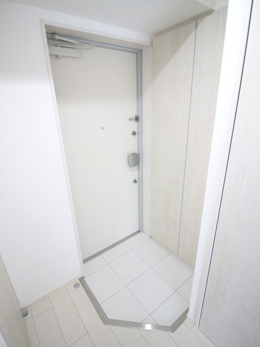 物件内観写真12　(玄関)