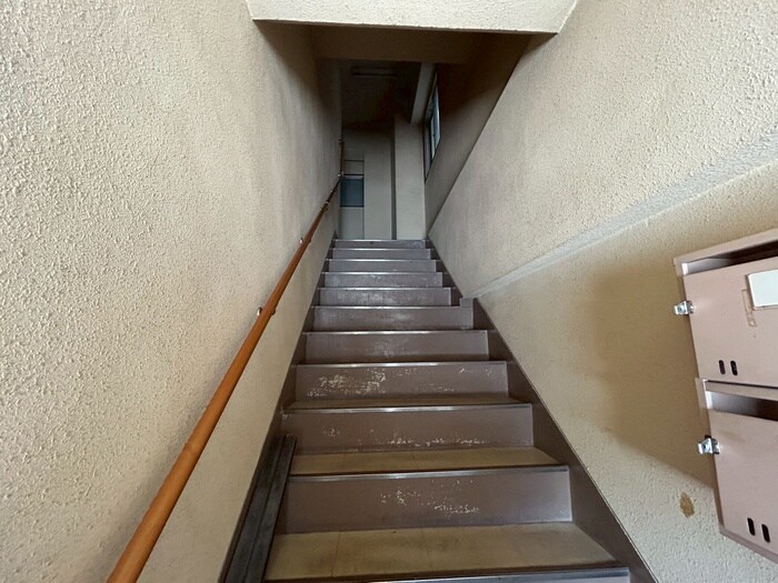 物件外観写真4　(エントランス部分)