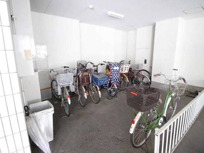 物件外観写真5　(駐輪場)