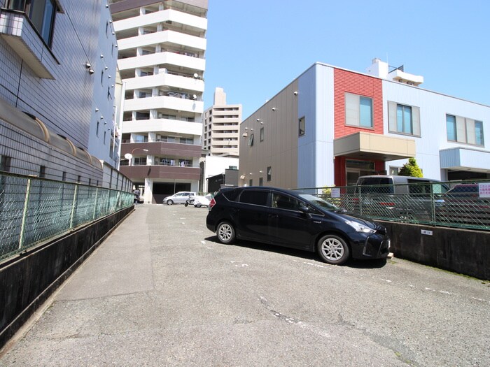 物件外観写真6　(駐車場)