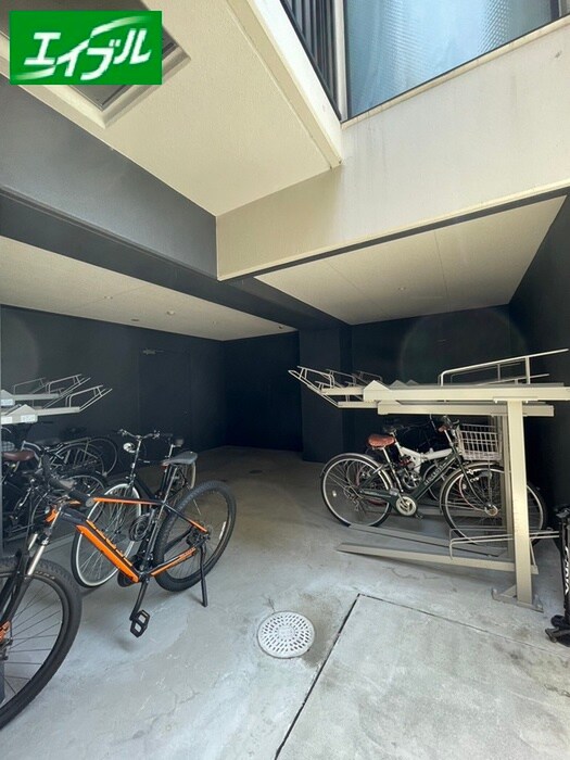 物件外観写真5　(駐輪場)