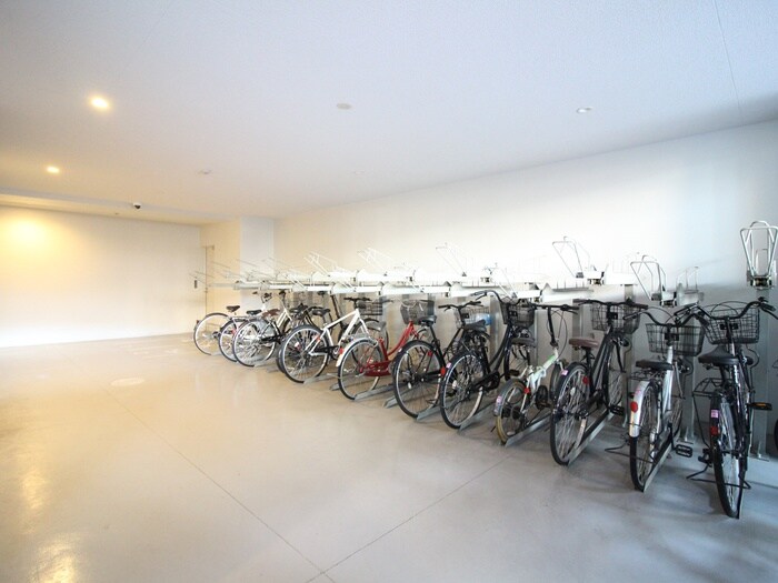 物件外観写真3　(駐輪場)